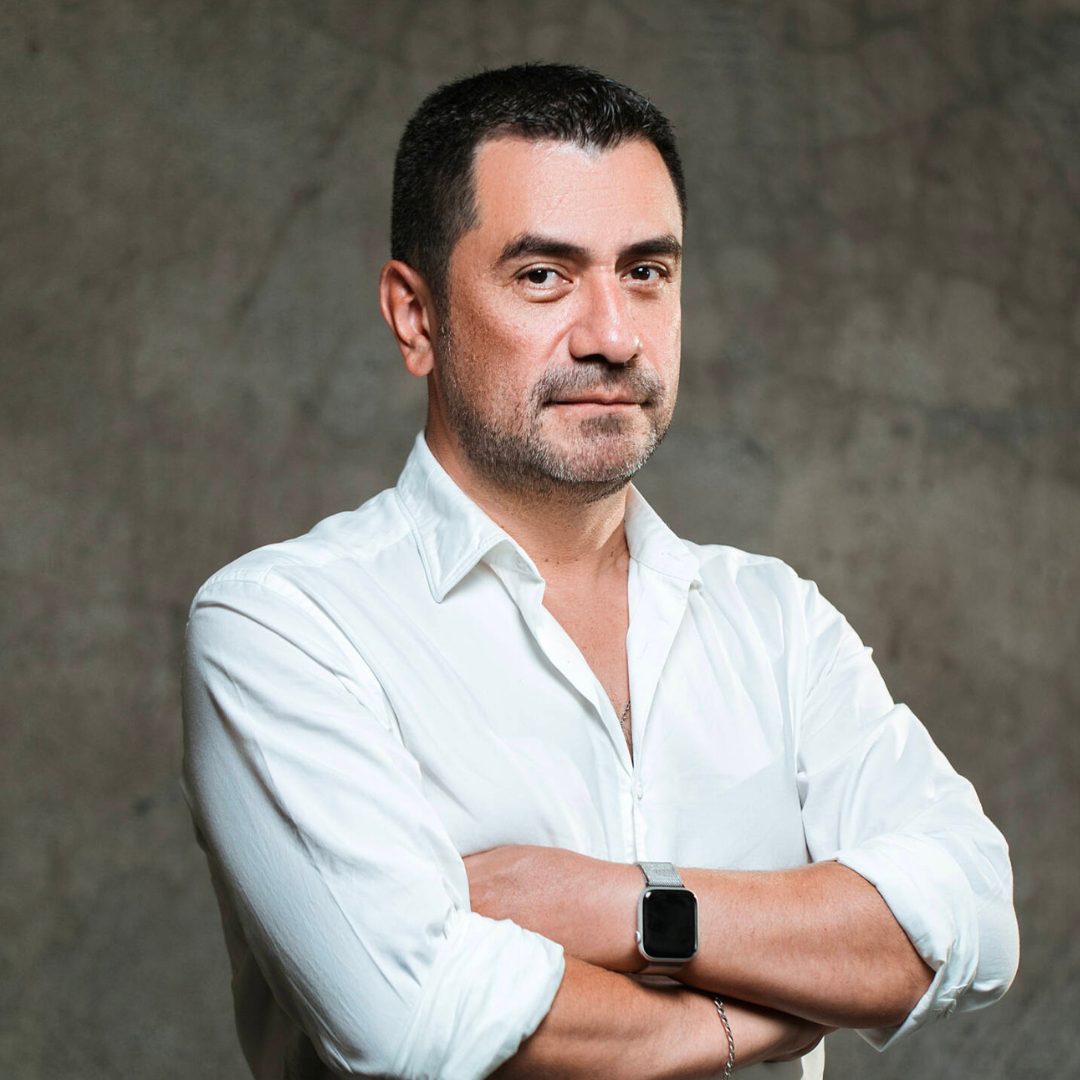 Headshot of Hector J. Vivero, MBA